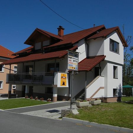 Rooms & Apartment Mira G. Postojna Buitenkant foto