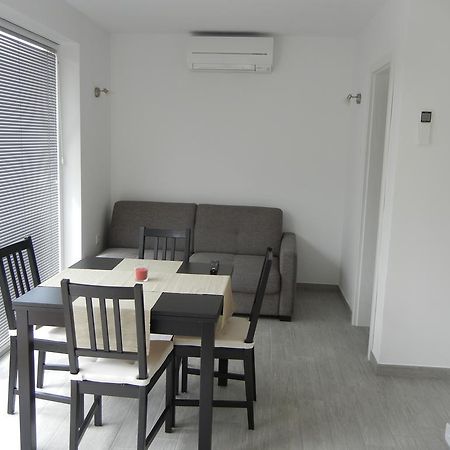 Rooms & Apartment Mira G. Postojna Buitenkant foto