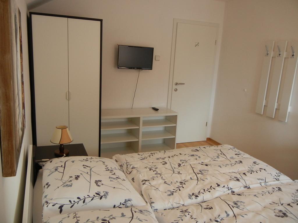 Rooms & Apartment Mira G. Postojna Buitenkant foto