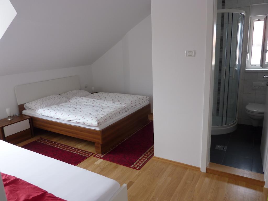 Rooms & Apartment Mira G. Postojna Kamer foto