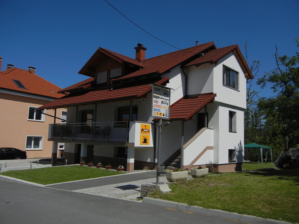 Rooms & Apartment Mira G. Postojna Buitenkant foto
