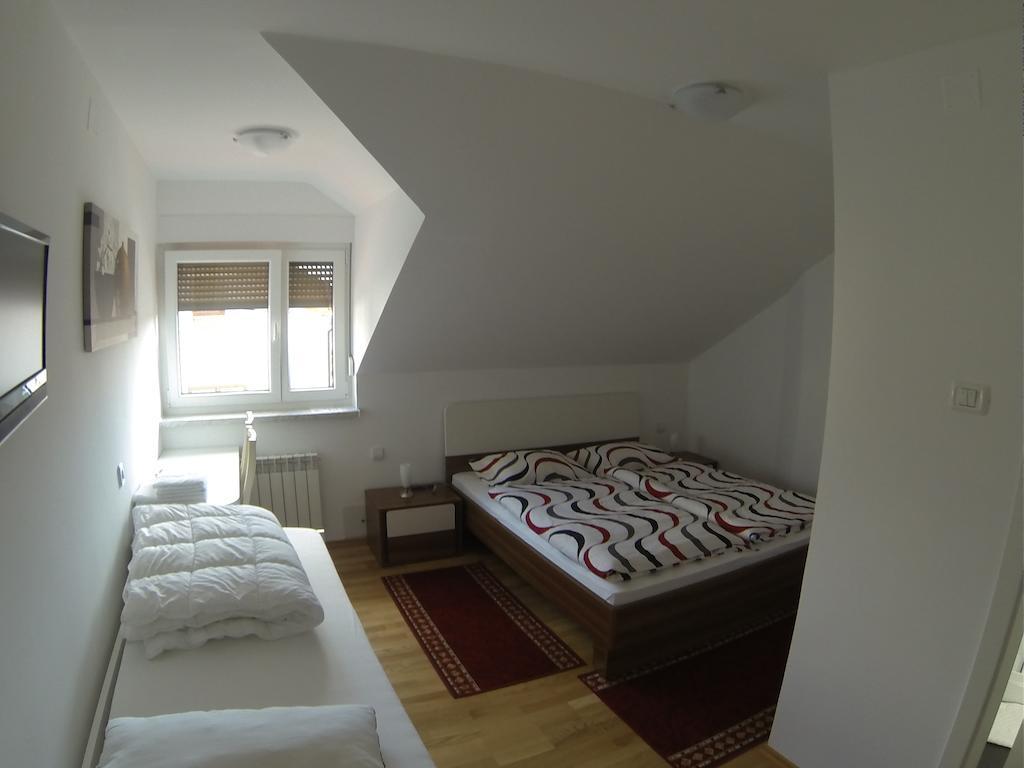 Rooms & Apartment Mira G. Postojna Kamer foto