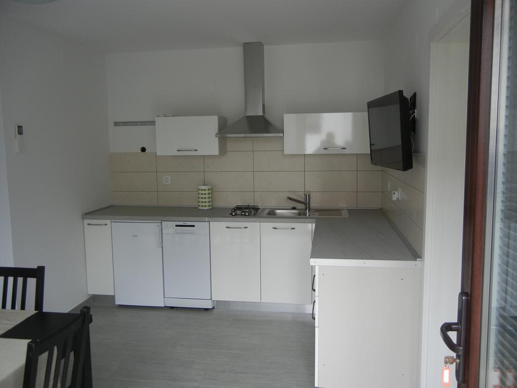 Rooms & Apartment Mira G. Postojna Buitenkant foto